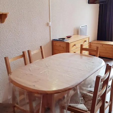 4 Pers Au Pied Des Pistes, Centre - Fr-1-516-18 Apartment *